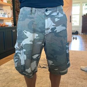 Wearfirst Camo shorts long style fit like a 32
